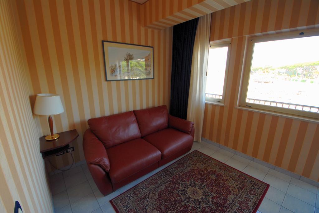 Grand Hotel L'Approdo Terracina Habitación foto